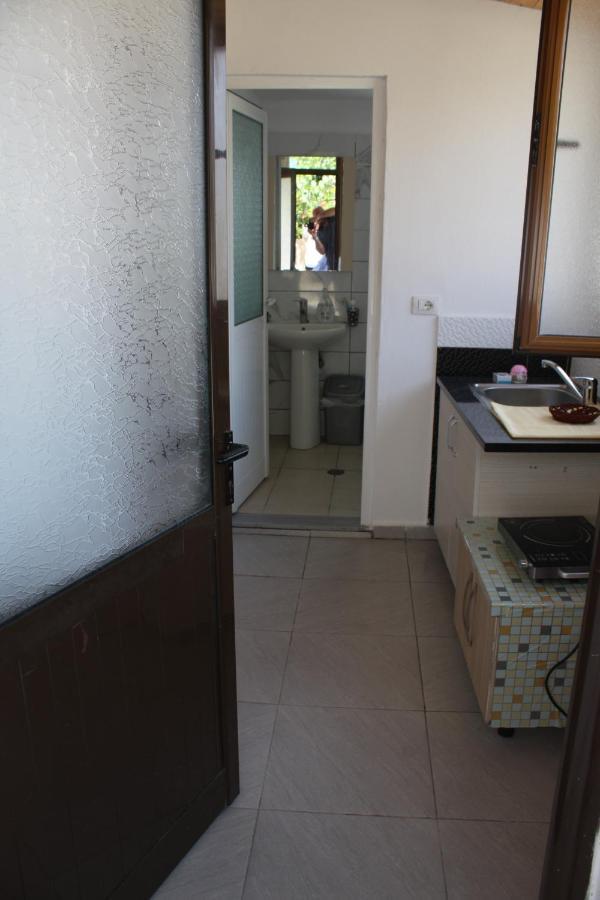 Guesthouse Benardo Sarandë Eksteriør bilde